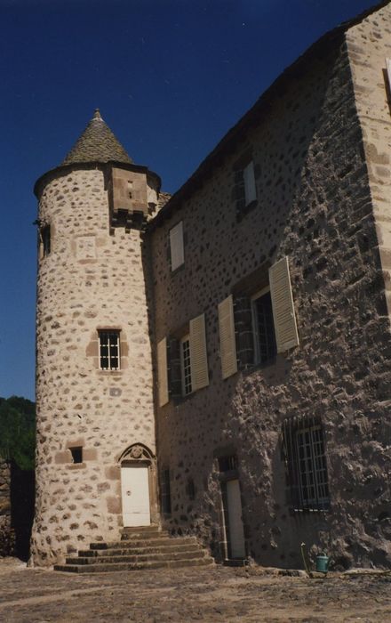 Château de Massebeau : Logis nord, façade sud, vue partielle