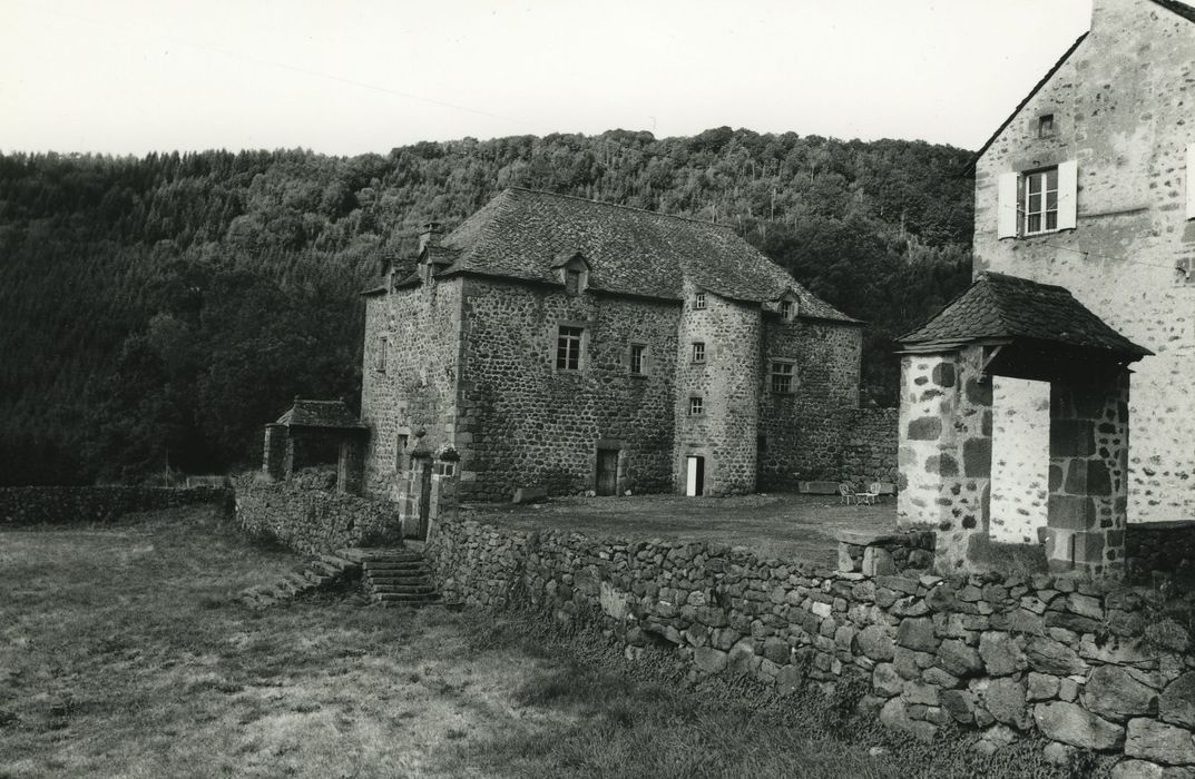 Château de Massebeau : Logis sud, ensemble nord-est, vue générale