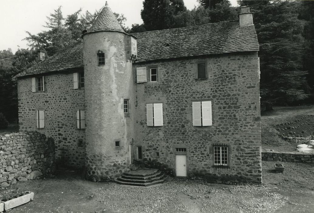 Château de Massebeau : Logis nord, façade sud, vue générale