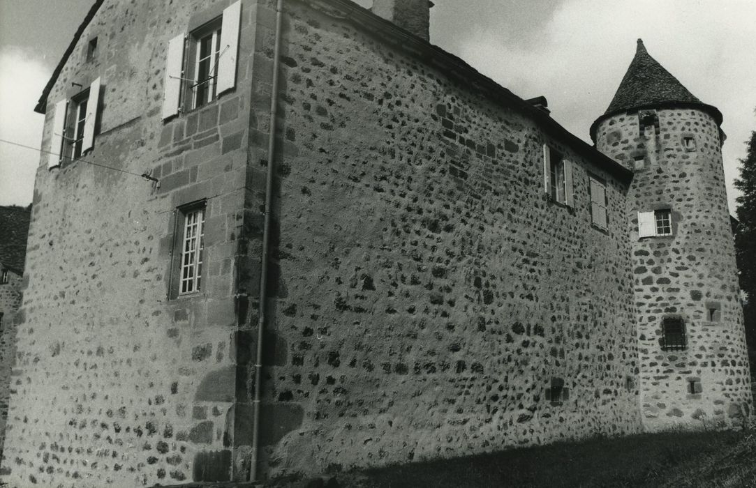 Château de Massebeau : Logis nord, façades nord et est, vue générale