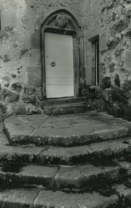 Château de Massebeau : Logis nord, façade sud, porte d’accès, vue générale