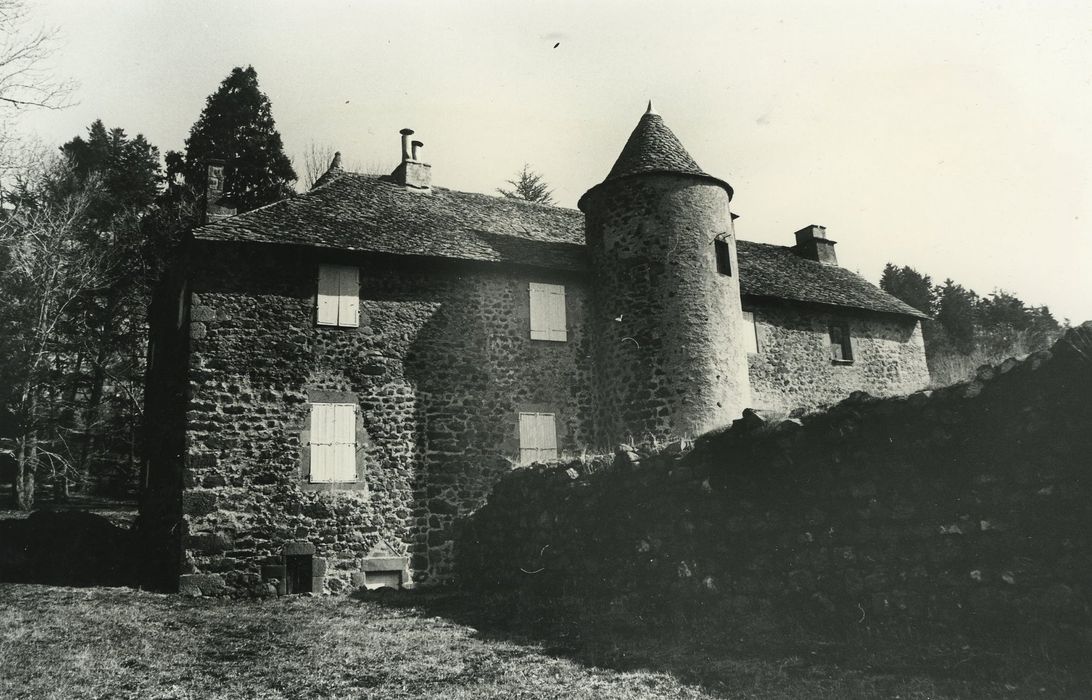 Château de Massebeau : Logis nord, façade sud, vue partielle