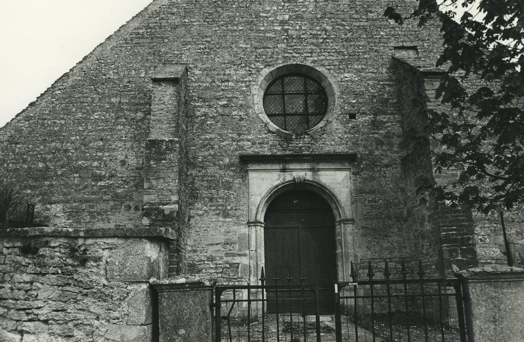 Eglise de l'Assomption de la Vierge : Façade occidentale, vue partielle