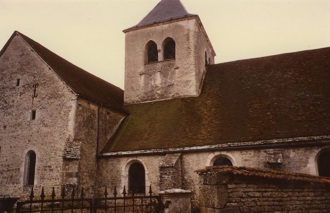 Eglise de l'Assomption de la Vierge : Façade latérale nord, vue partielle