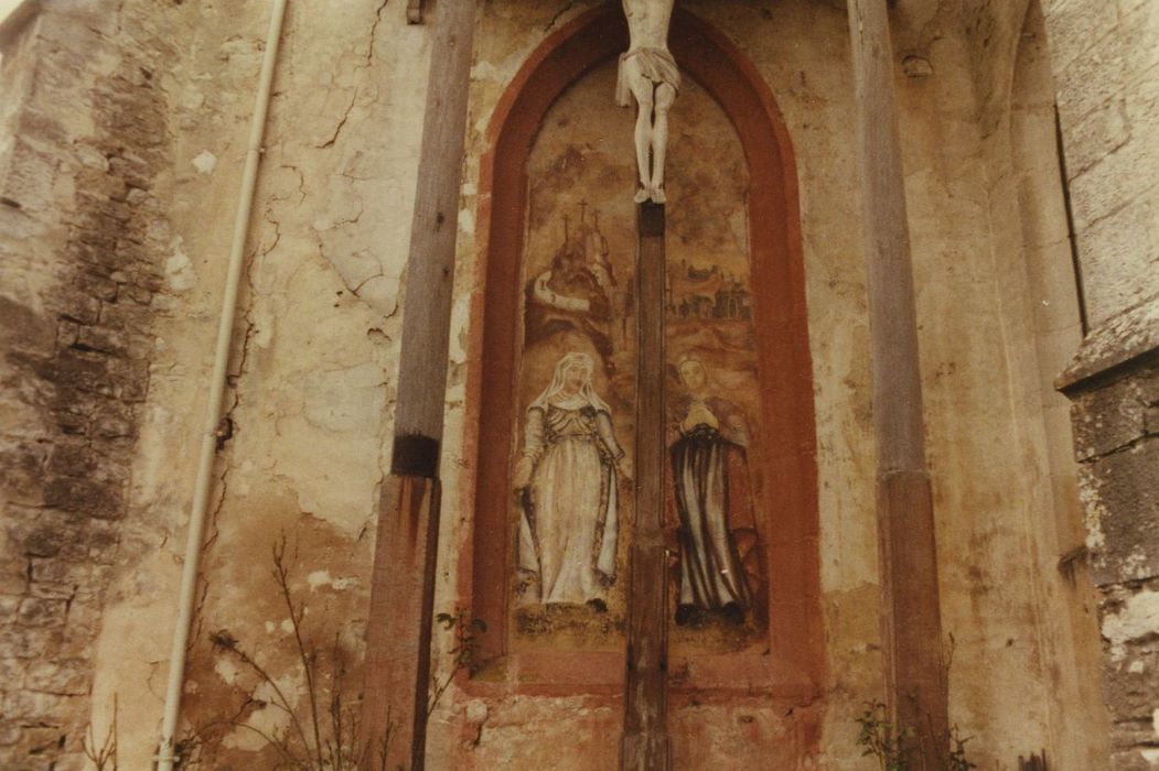 Eglise de l'Assomption de la Vierge : Façade est, peintures monumentales, Calvaire, vue générale 