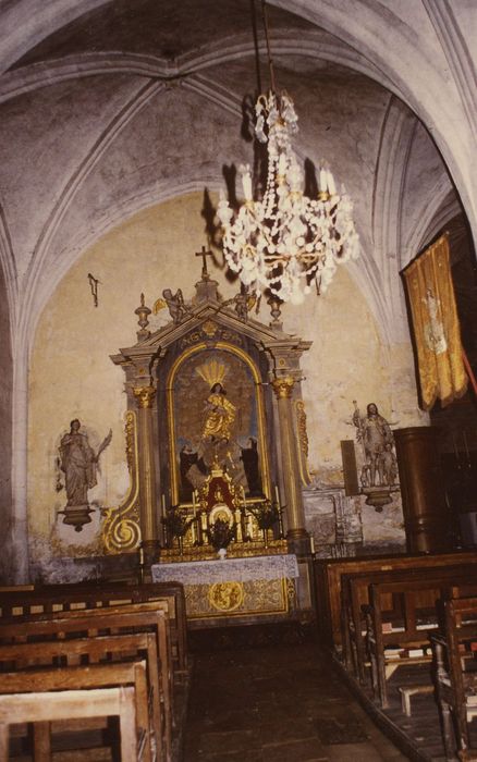 Autel, retable, tabernacle, bas-relief : l'Institution du Rosaire