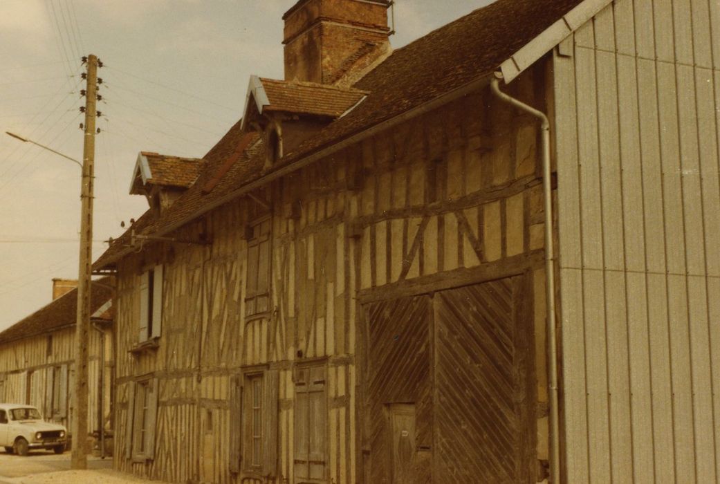 Maison : Façades nord sur rue, vue générale