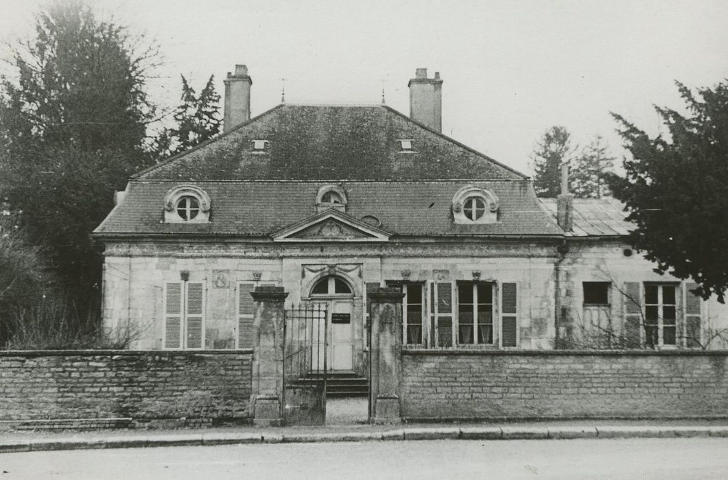 Maison : Façade est, vue générale