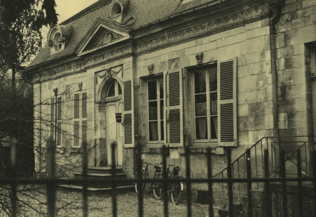 Maison : Façade est, vue générale