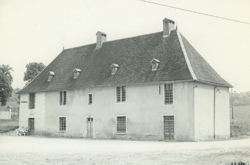 Grange cistercienne de Beaumont : Logis, façades nord et ouest, vue générale