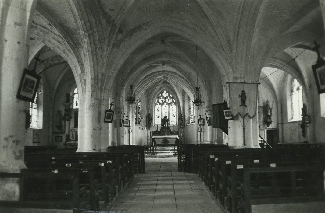 Eglise Saint-Pierre : Nef, vue générale