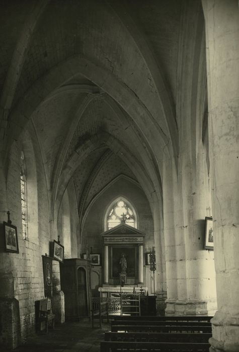 Eglise Saint-Julien : Collatéral nord, vue générale