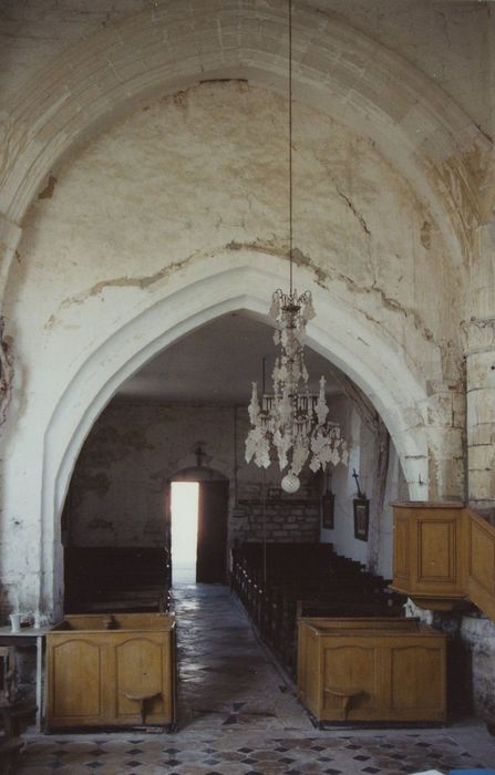 Eglise Saint-Vinebaud : Nef, vue générale