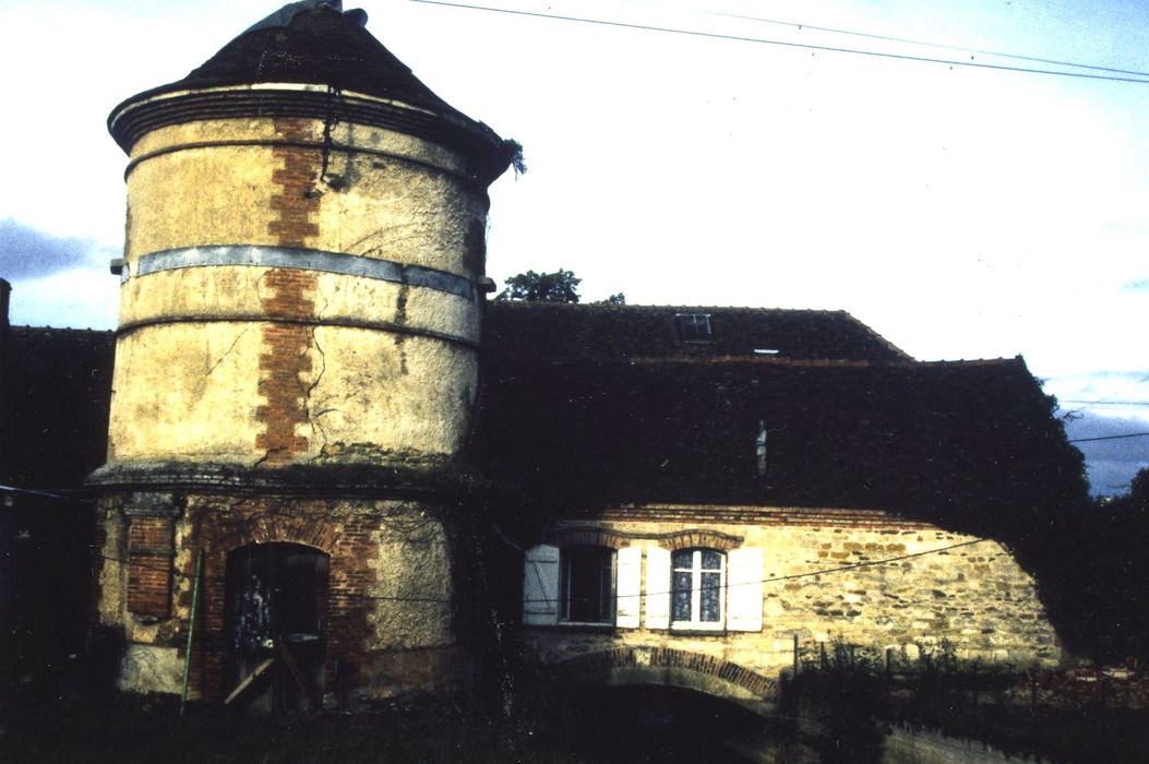 Ancienne abbaye : Colombier, vue générale