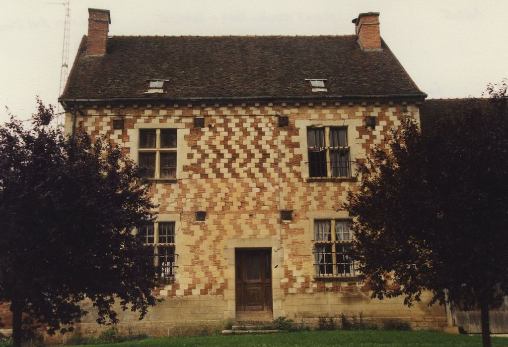 Maison : Façade est, vue générale