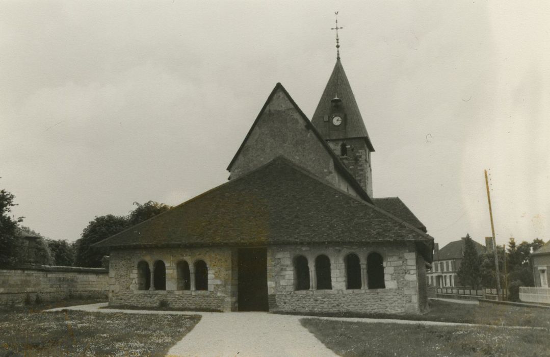 Eglise : Façade occidentale, vue générale