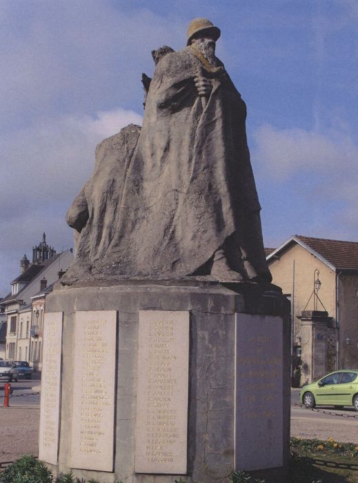 Monument aux morts, vue générale