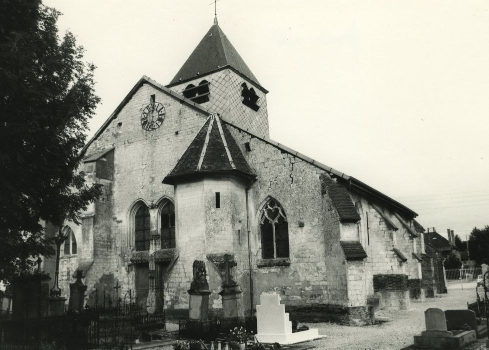 Eglise Saint-Parres : Façade ouest, vue générale