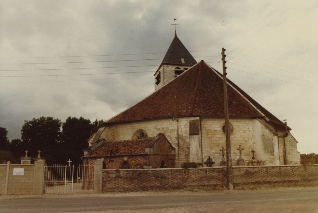 Eglise Saint-Parres : Chevet, vue générale