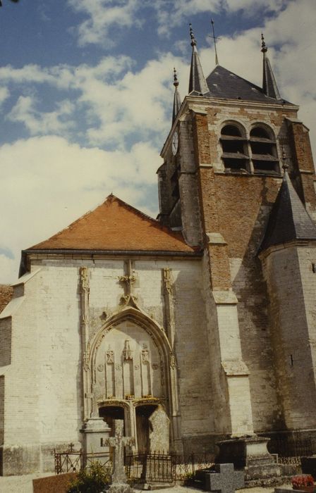 Eglise de l'Assomption : Façade occidentale, vue générale