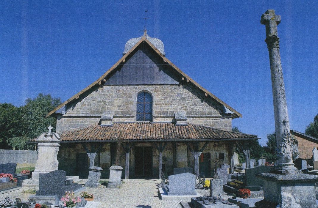 Croix de cimetière, vue générale