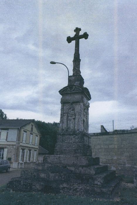 Croix de cimetière, vue générale