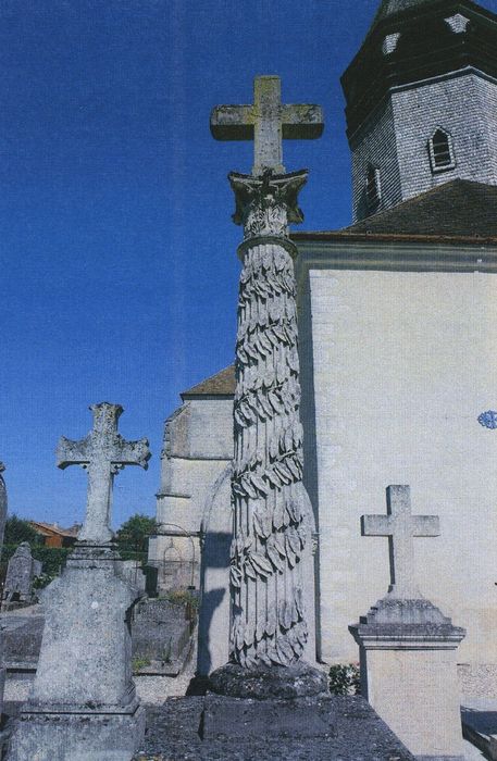 Croix de cimetière, vue générale