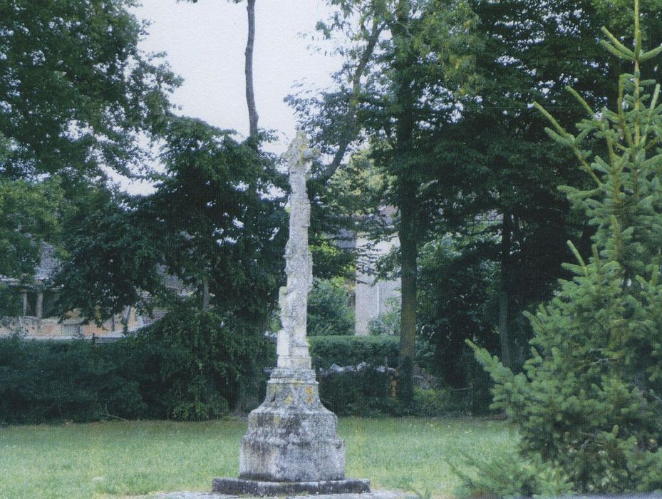 Croix de cimetière, vue générale