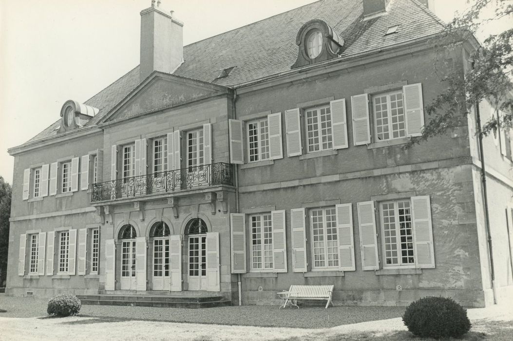 Château de Vignault : Façade ouest, vue générale