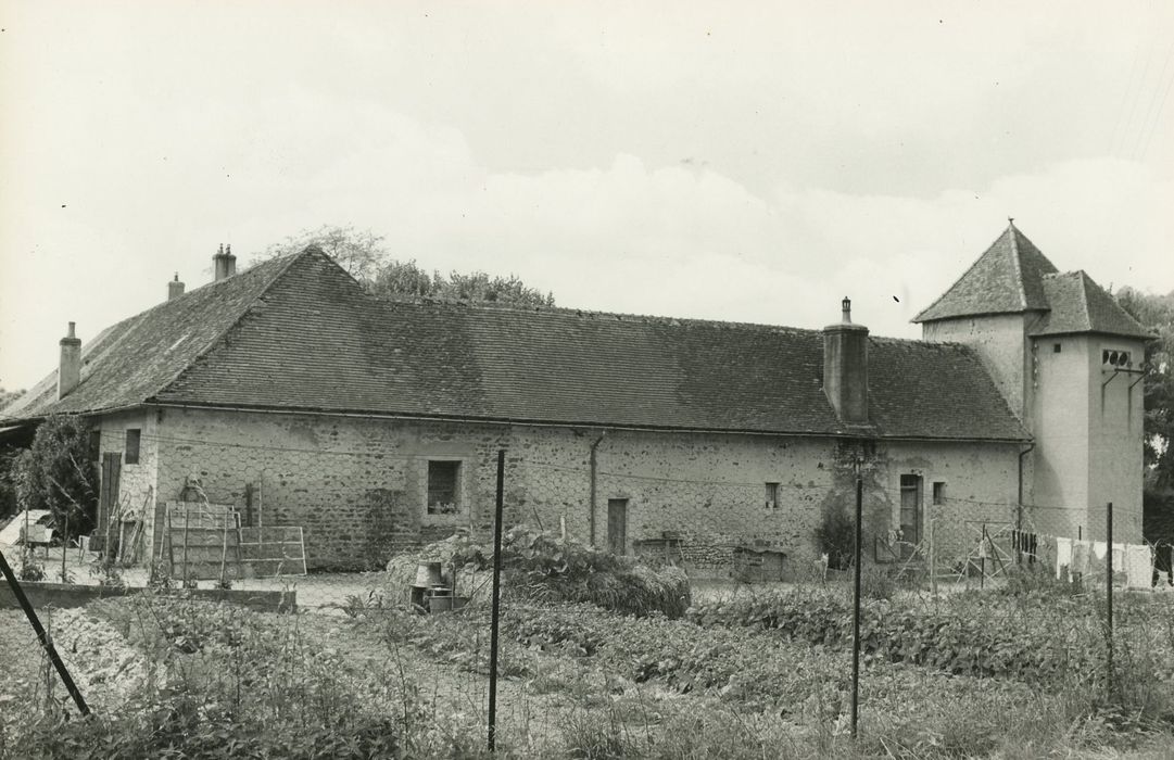 Château de Vignault : Communs, façade nord, vue générale