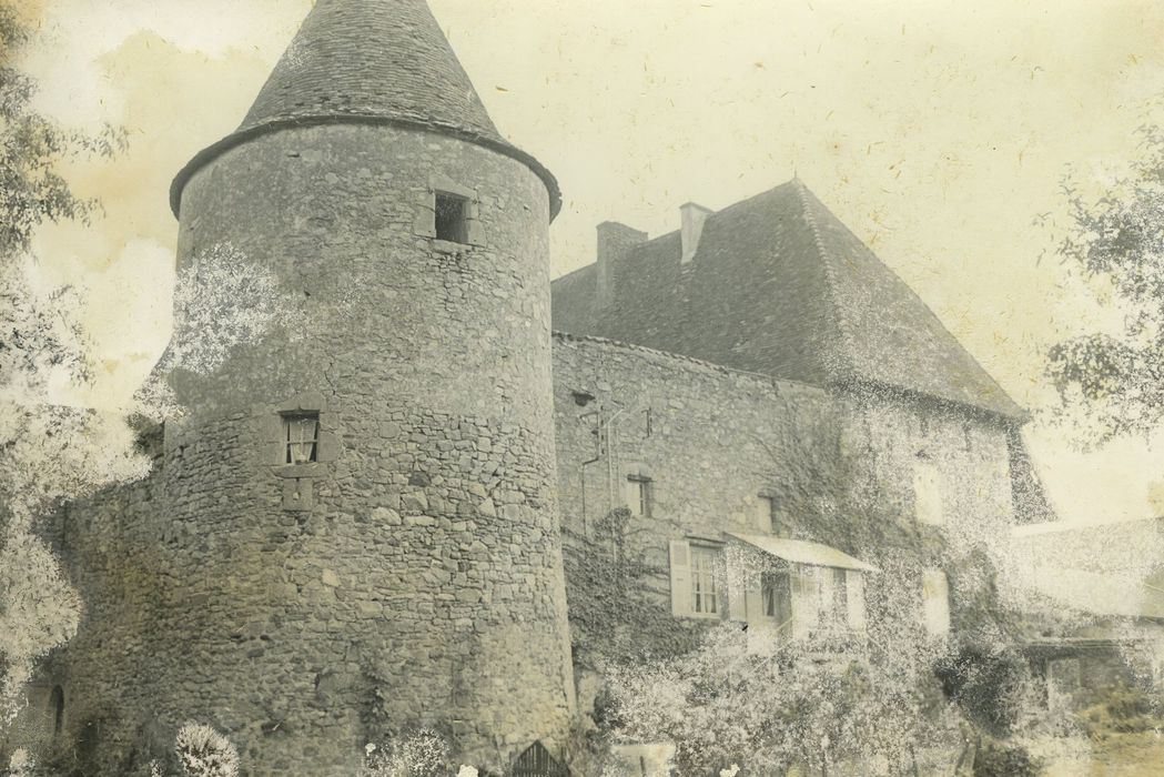 Château de Corcelles : Façade sud-ouest, vue générale