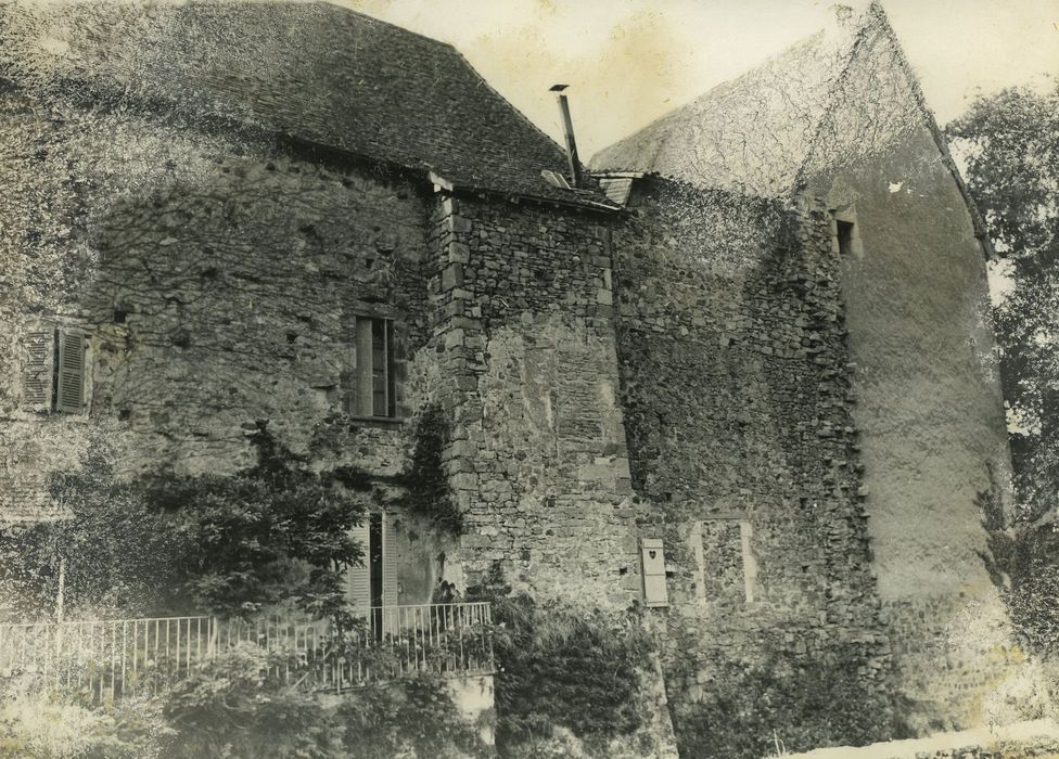 Château de Corcelles : Façade nord-est, vue partielle