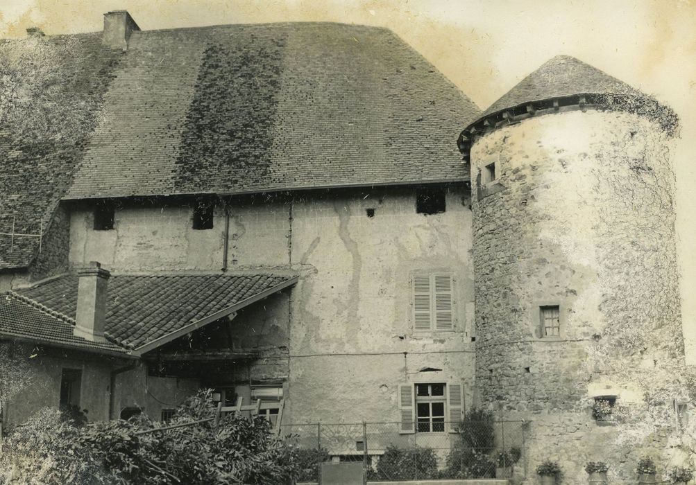 Château de Corcelles : Façade sud-est, vue partielle