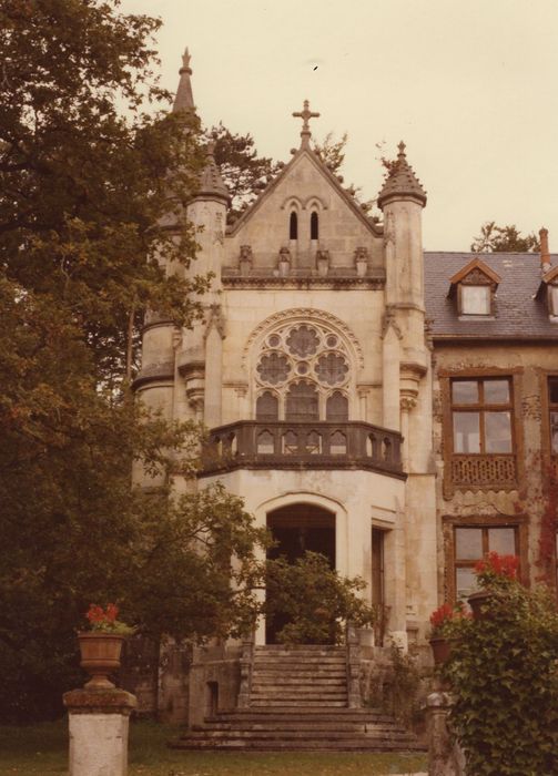 Chalets de Mont-d'Arnaud : Grand chalet, chapelle, façade sud, vue générale