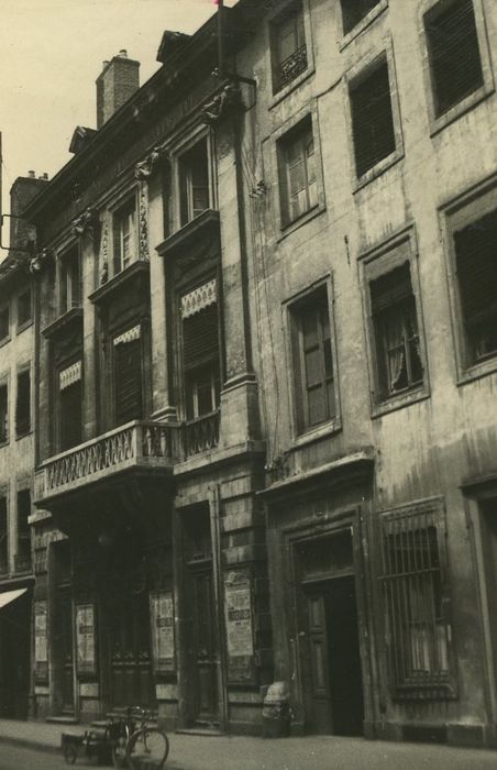 Théâtre : Façade sur rue, vue générale