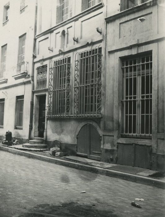 Immeuble : Façade sur rue, vue partielle