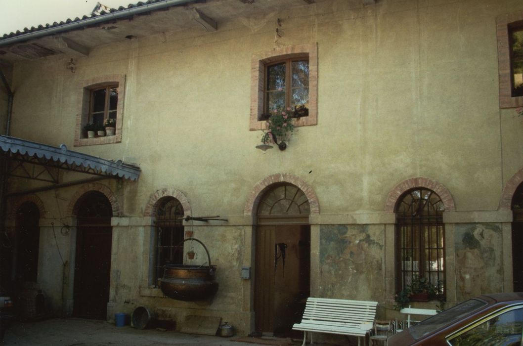 Château du Brouchy : Dépendances, façade nord, vue partielle