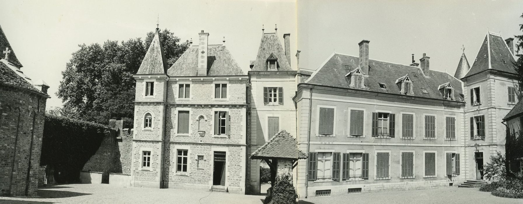 Château : Cour intérieure, ensemble est, vue générale