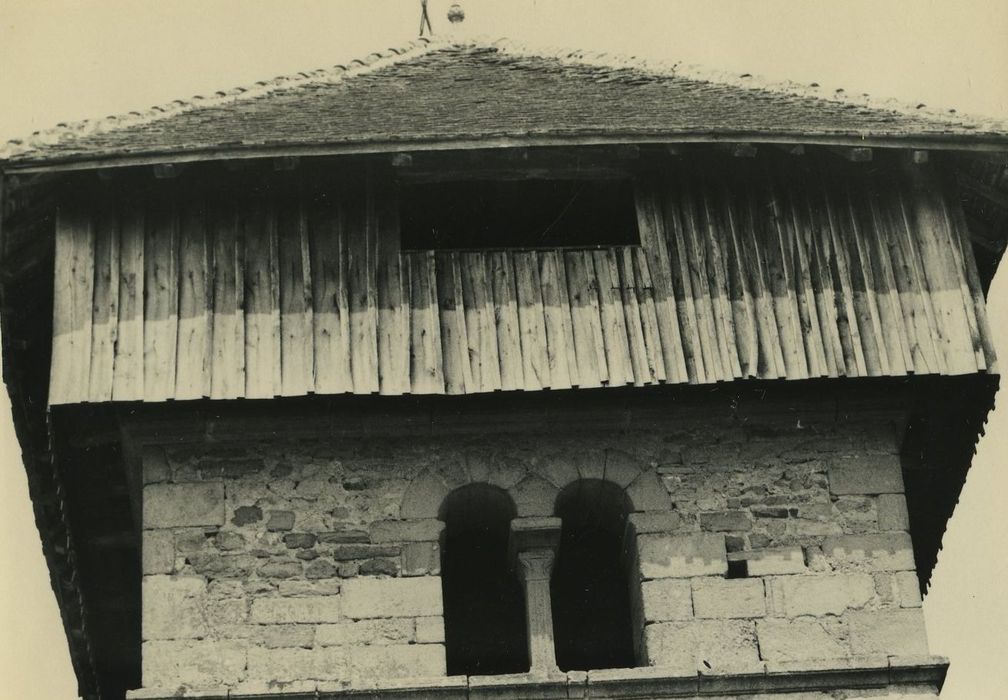 Eglise Saint-Martin : Clocher, élévation sud, vue partielle