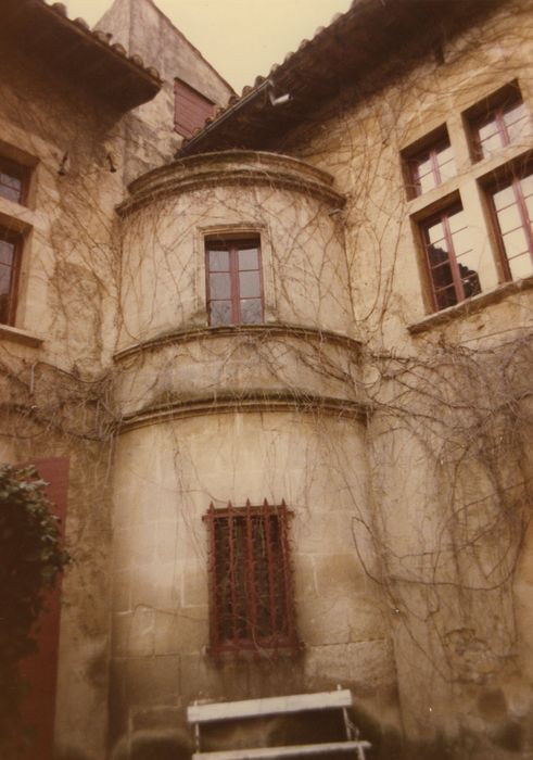 Grand Mas : Cour intérieure, angle des ailes sud et ouest, vue générale