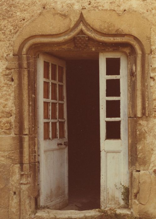 Prieuré de la Magdeleine (ancien) : Façade est, porte d’accès, vue générale