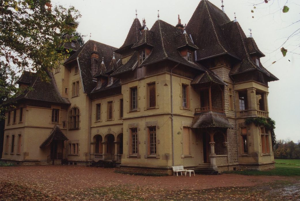 Château de Corcelles : Ensemble sud-ouest, vue générale