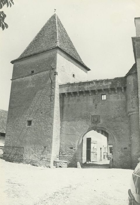 Maison-forte de Corcelles (ancienne) : Tour sud-ouest, vue générale