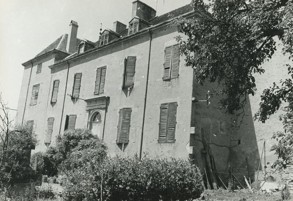 Maison-forte de Corcelles (ancienne) : Aile est, façade est, vue générale