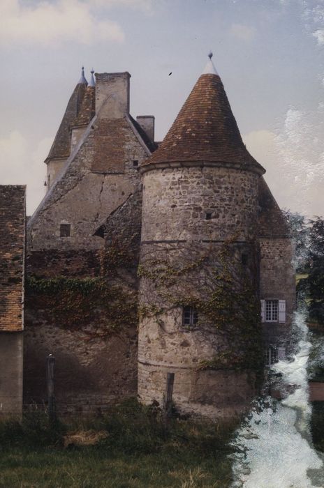 Château du Sauvement : Façade est, vue gnérale