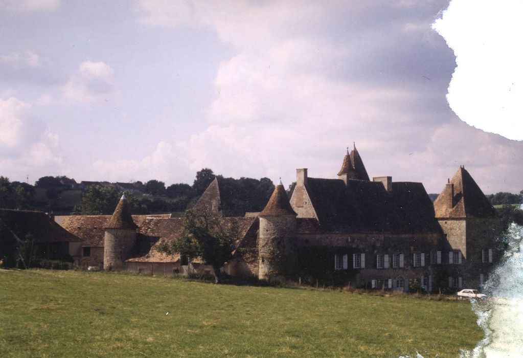 Château du Sauvement : Vue générale des bâtiments depuis le Nord-Est, vue générale