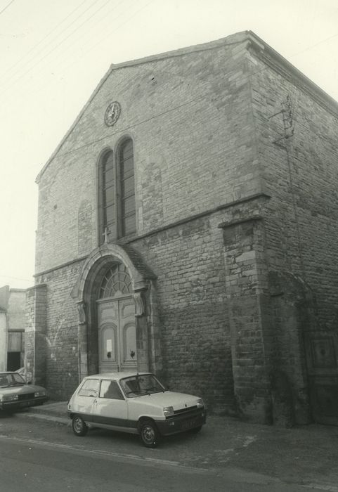 Eglise Saint-Marcel : Façade occidentale, vue générale