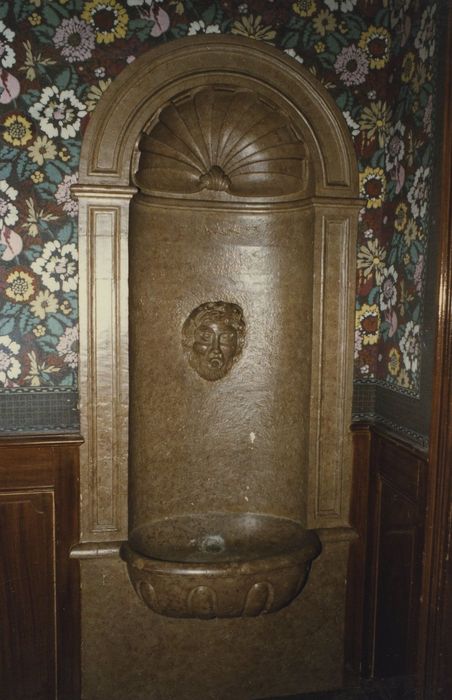 Maison des Echevins : Rez-de-chaussée, détail de la fontaine