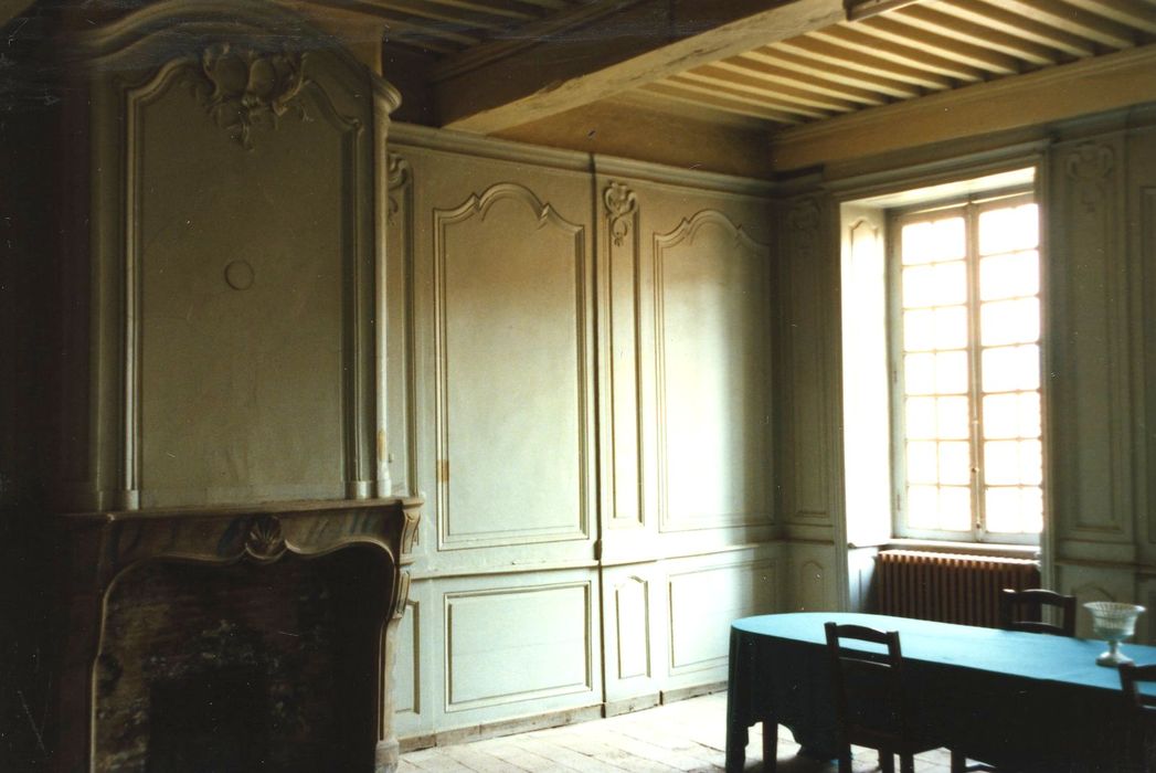 Maison des Echevins : 1er étage, salle du conseil, vue partielle