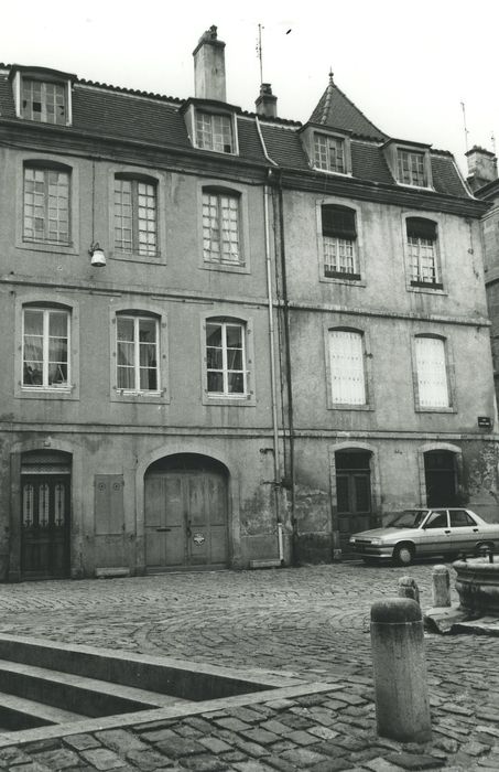 Maison : Façade sur rue, vue générale